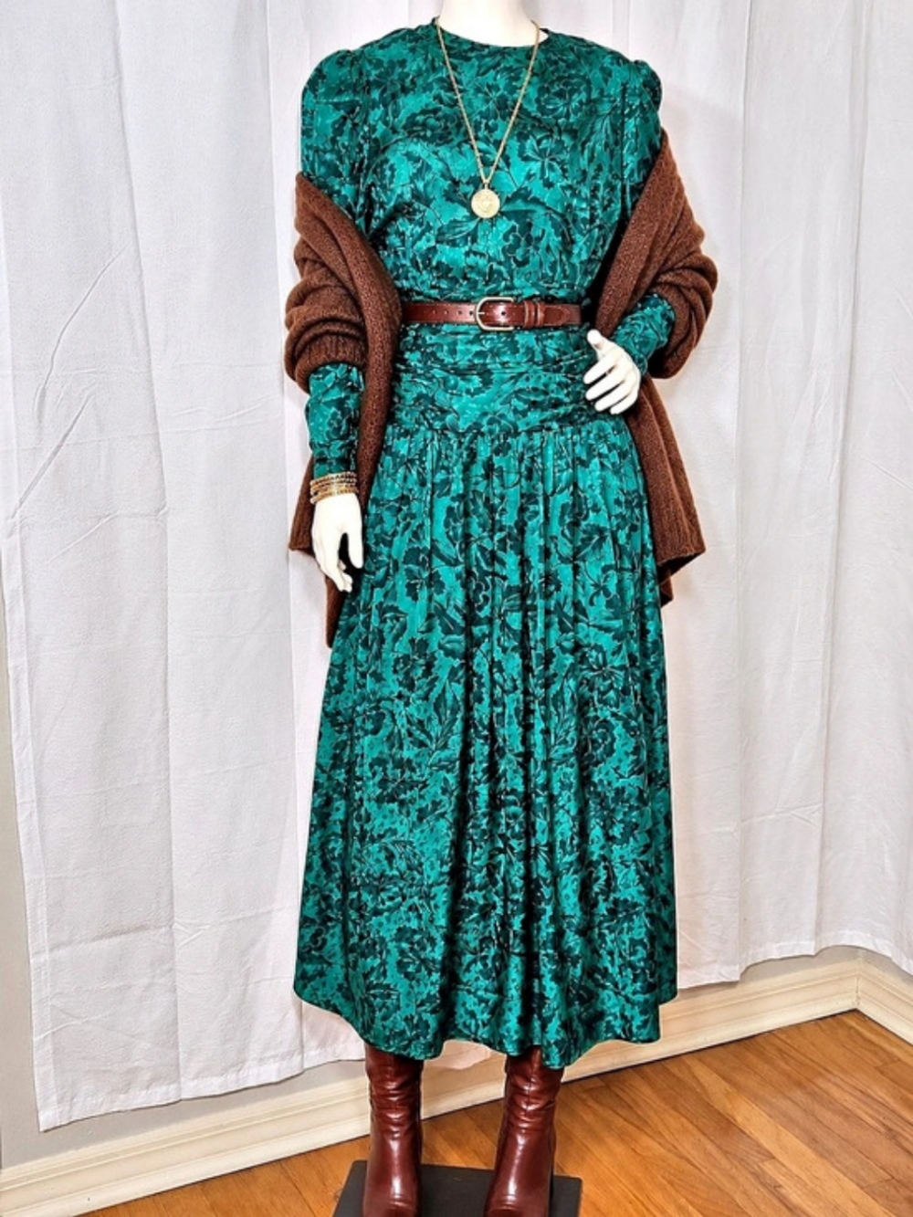Vintage Maggy Boutique Floral Ruched Midi Dress in GreenLike New Small